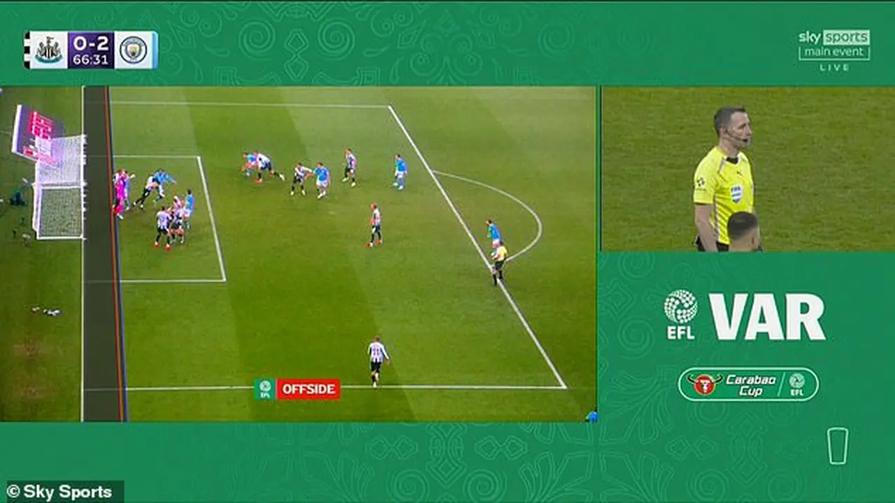 أزمة بريميرليغ.. مباراة واحدة تنهي ثقة الحكام بتقنية الفار في الدوري الإنجليزي